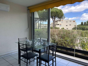 Studio climatisé à Port Camargue - 4 couchages, terrasse, piscine, parking, proche plage - FR-1-250-9